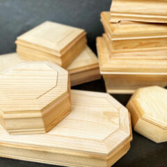 デコパージュに最適なクラシカルな白木のBOX販売中